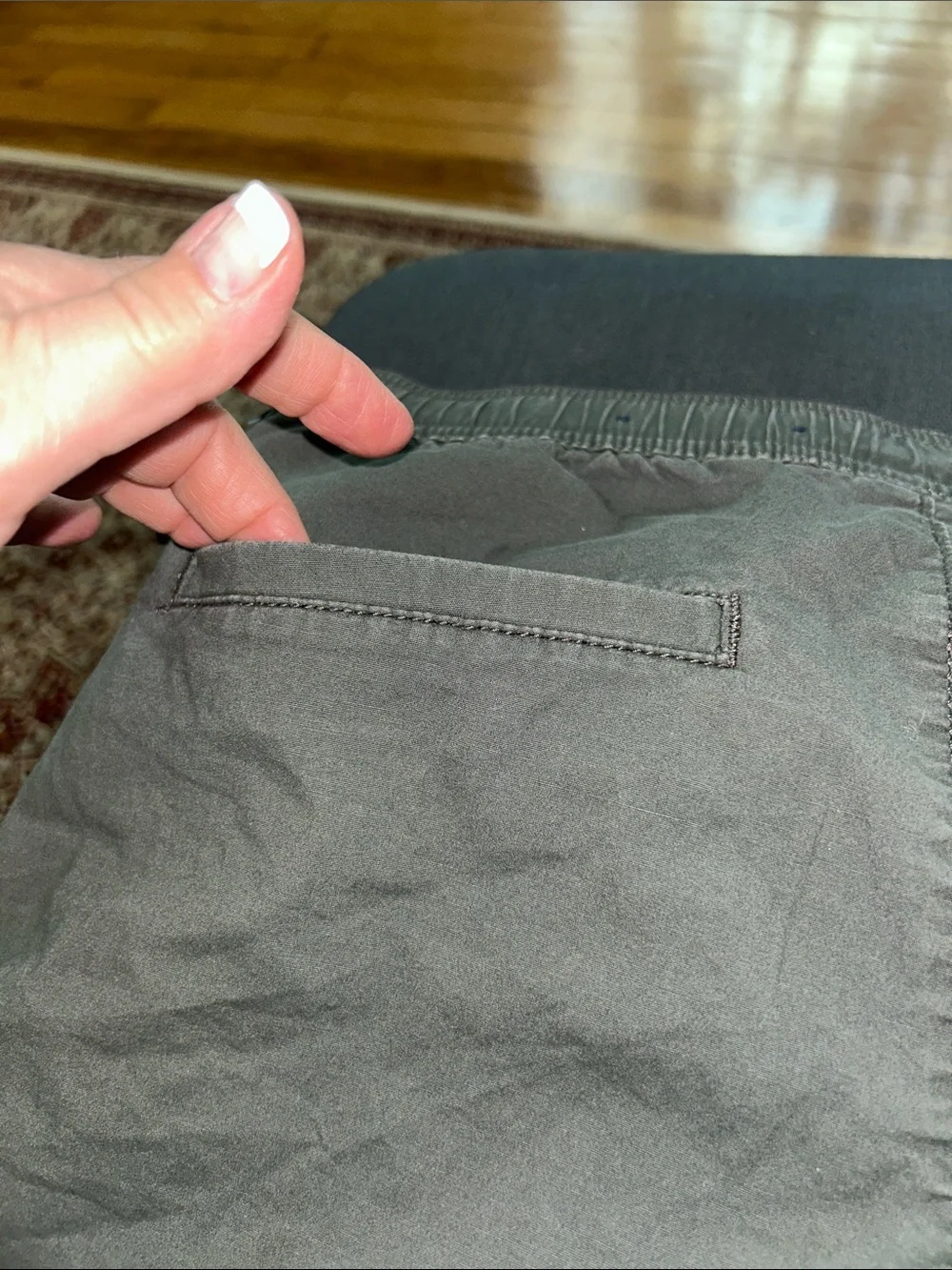 Men's Gray Elastic Waist Casual Shorts with Webbing Belt